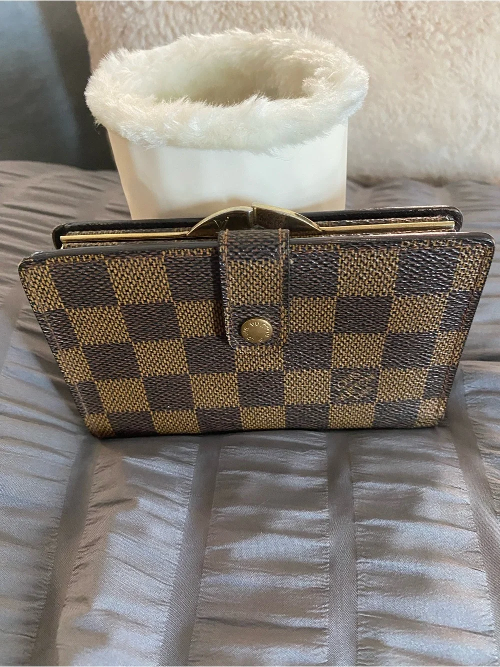 Louis Vuitton Authentic France 2/2000 Damier Ebene Compact Kiss Lock Check Walle